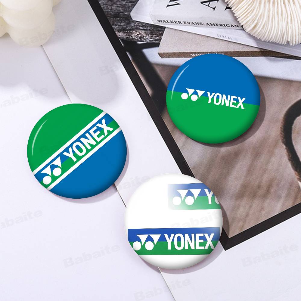 Badminton Yonex - เข็มกลัดรูปภาพแบดมินตันแฟชั่น Y-Yonex ดีไซน์สร้างสรรค์ รูปทรงกลม ของขวัญ ขนาด